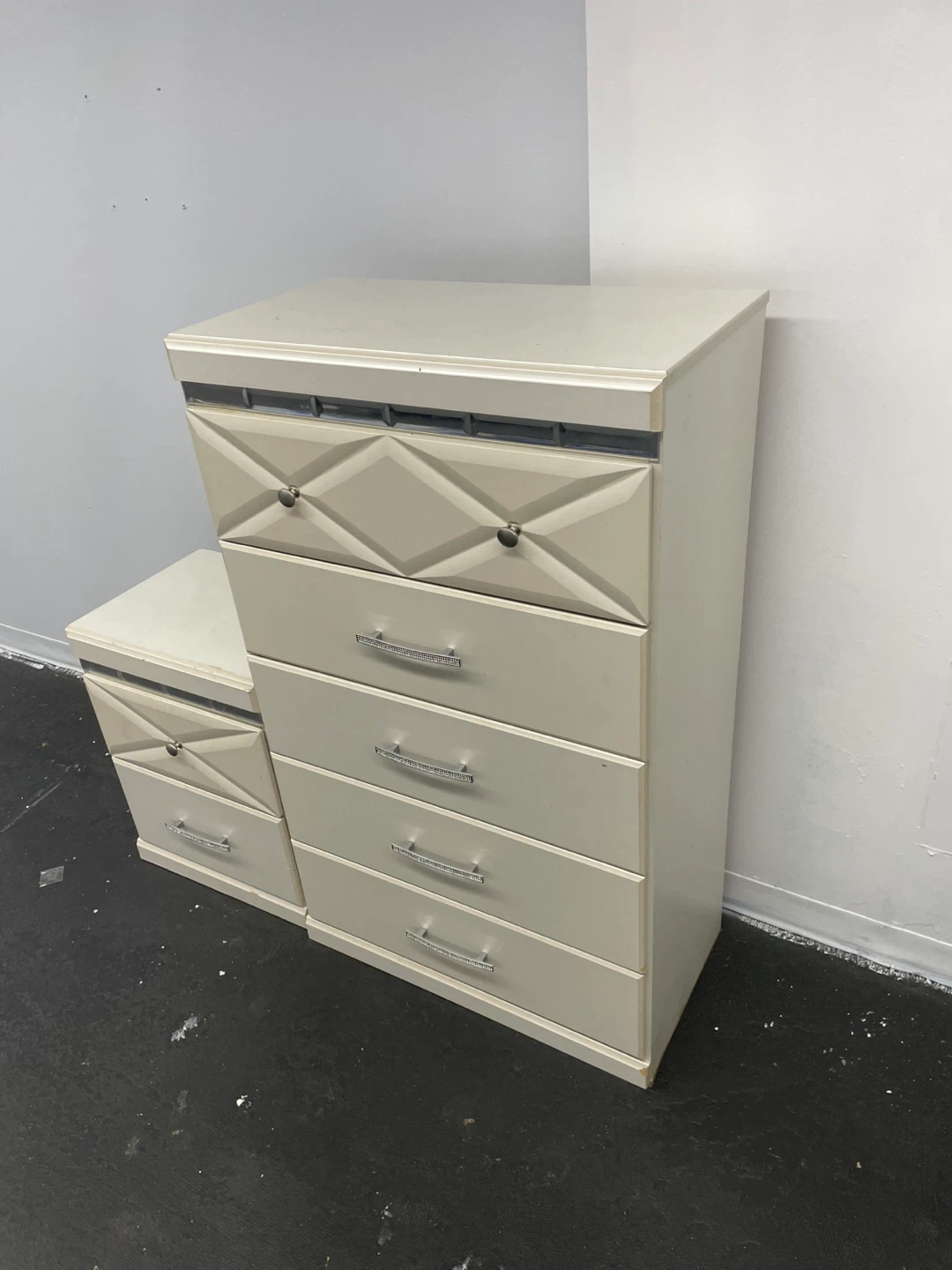 Ashley Furniture Five-Drawer Chest and Nightstand - photo 3