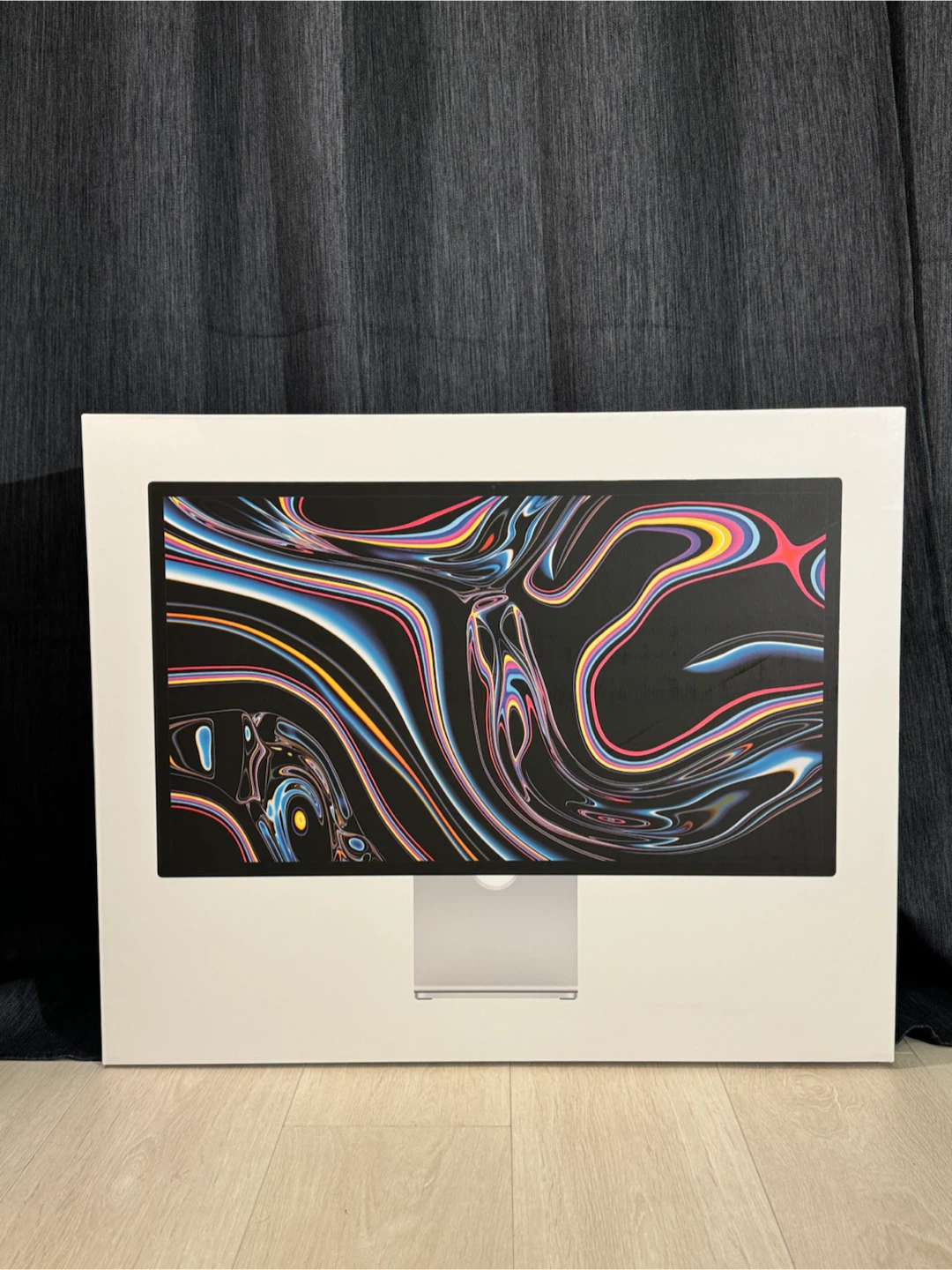 Apple Studio Display 27-inch 5K & Airpods Max 1st Gen - photo 2