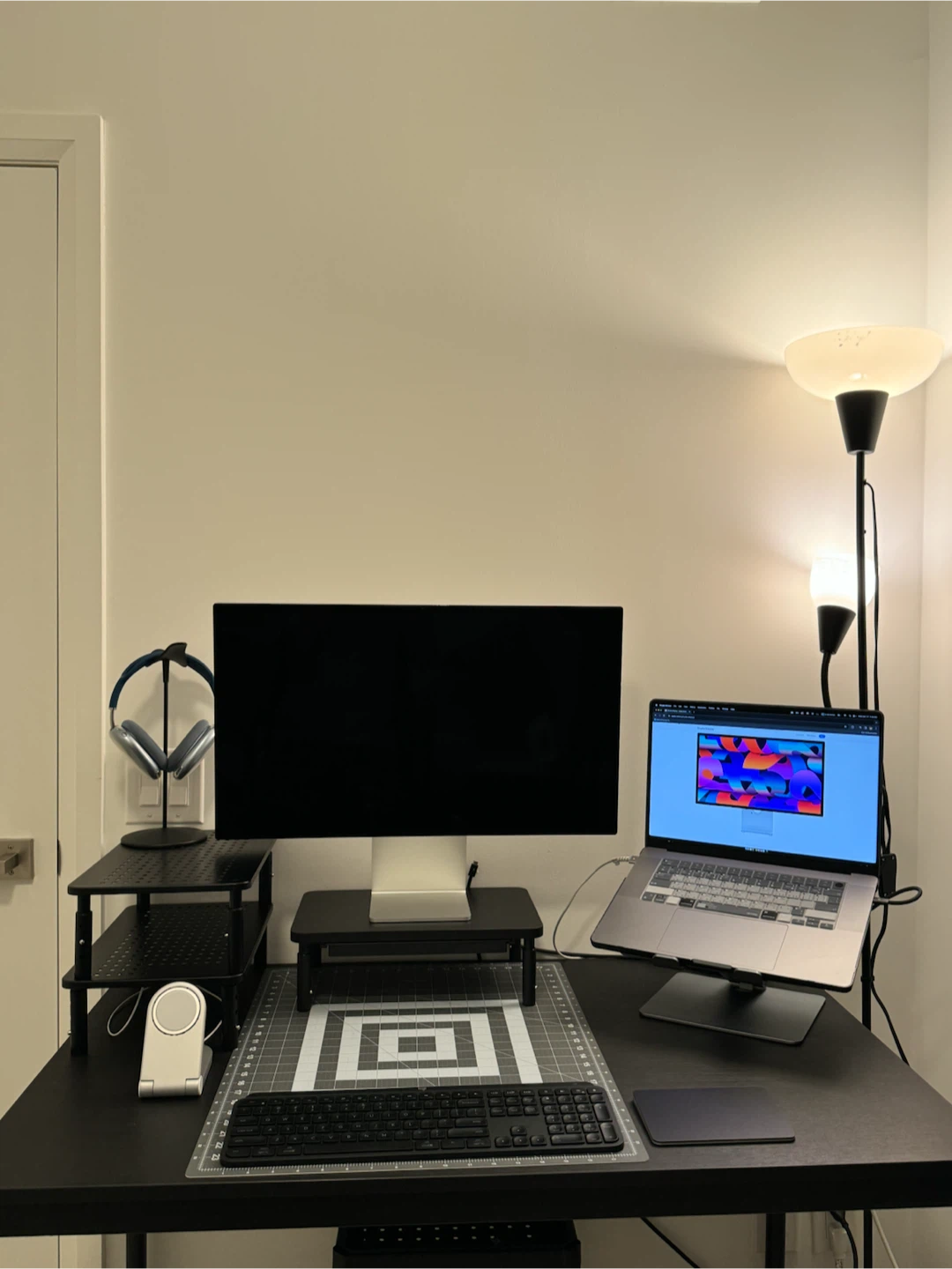 Apple Studio Display 27-inch 5K & Airpods Max 1st Gen - photo 3