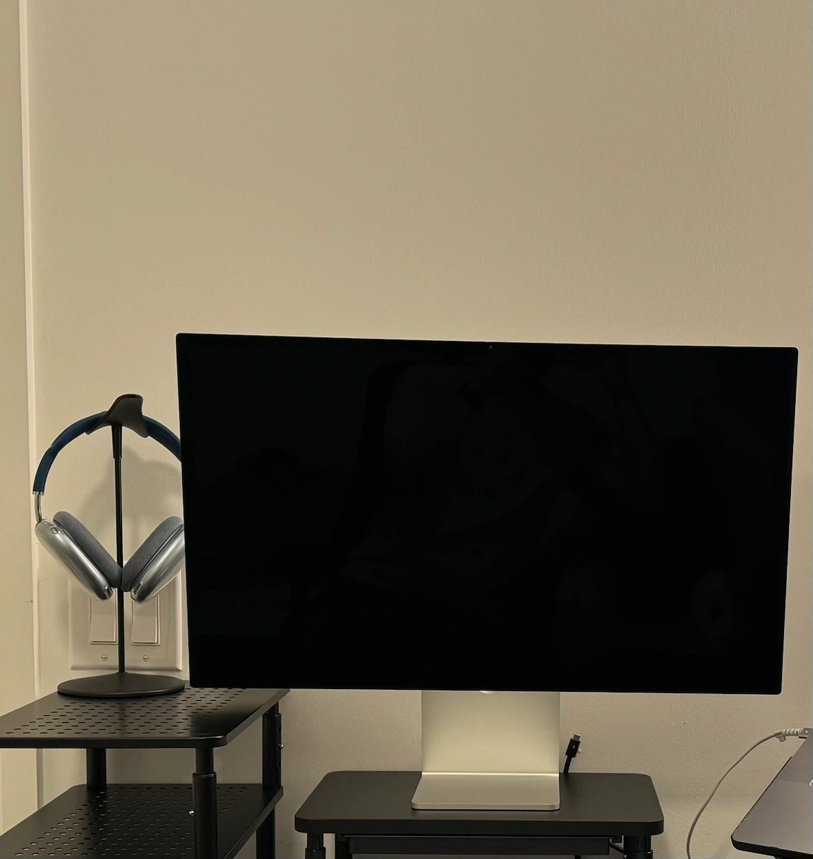 Apple Studio Display 27-inch 5K & Airpods Max 1st Gen - photo 4