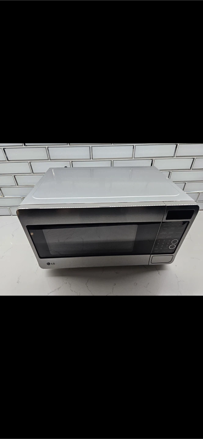 LG Microwave- 1.1 cubic feet