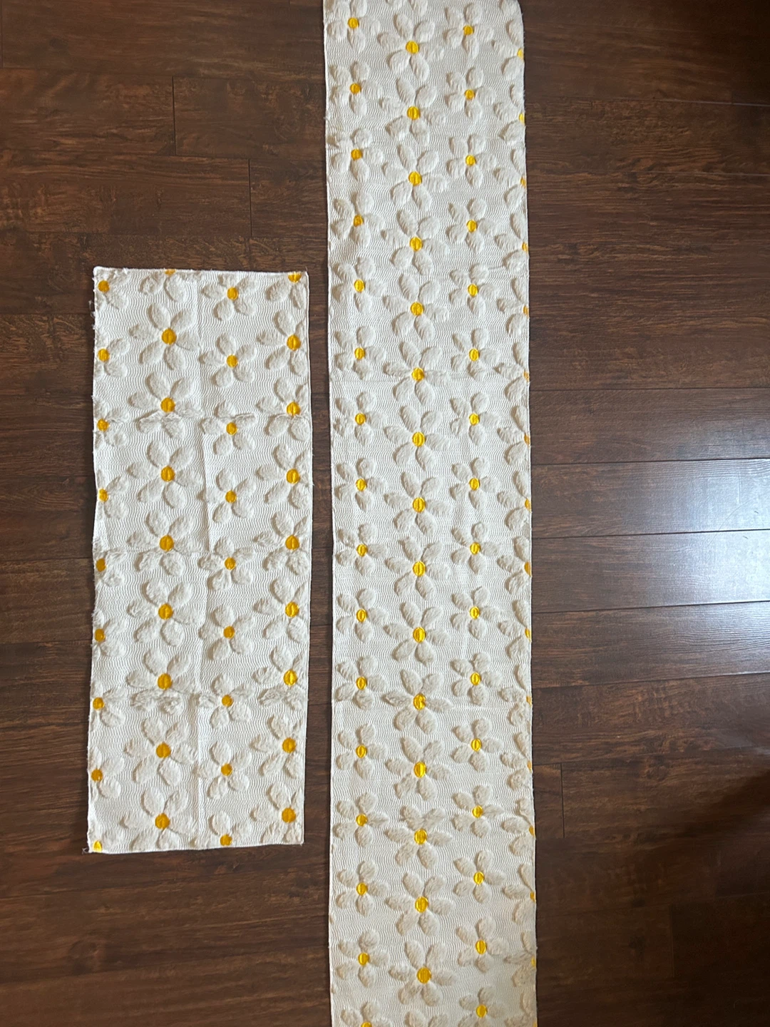 Floral Daisy Pattern Table Runners