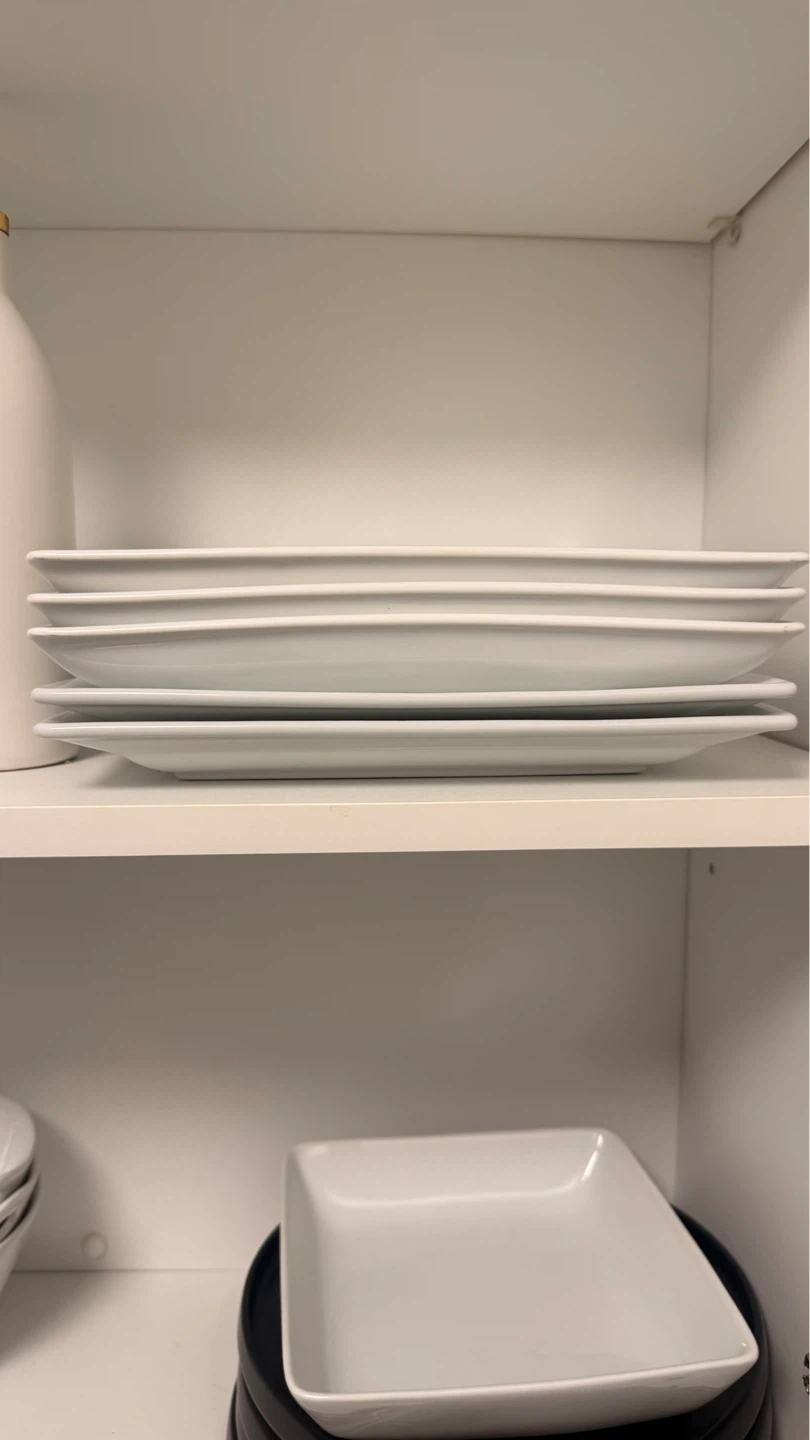 Set of ceramic dining ware