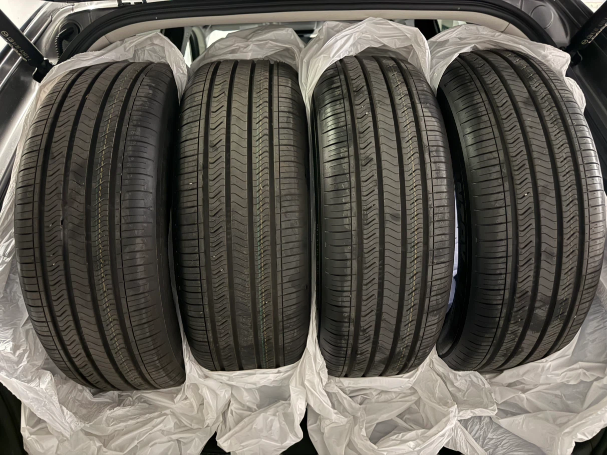 Set of 4 Toyo Open Country H/T Tires 225/55R19