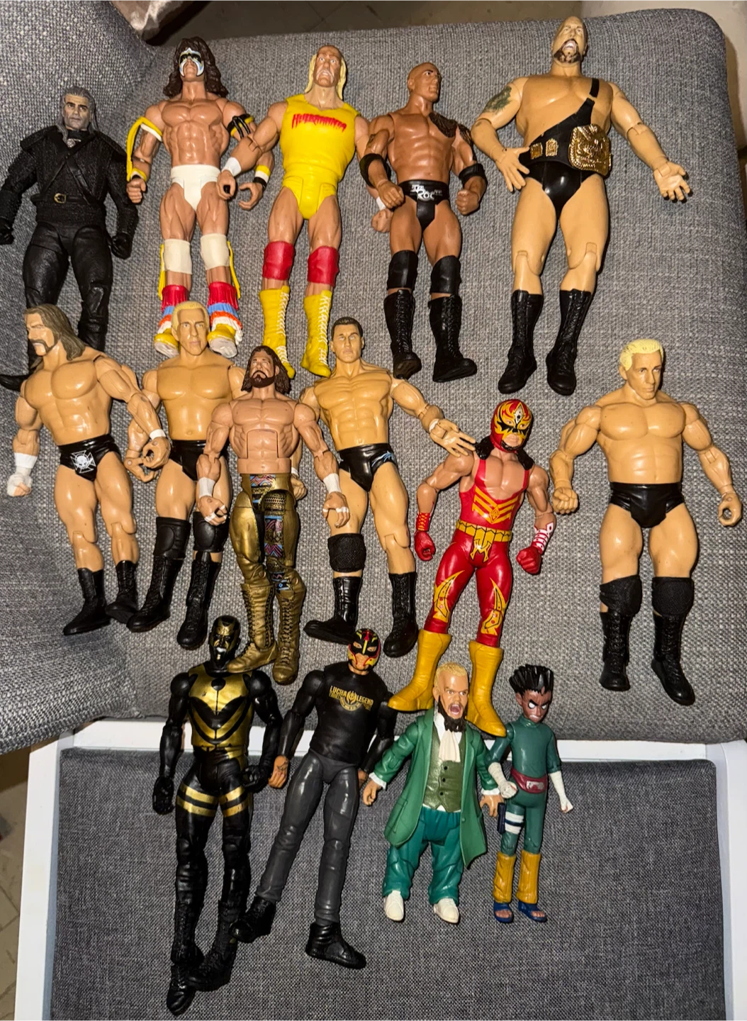 Lot of 14 Assorted Action Figures
