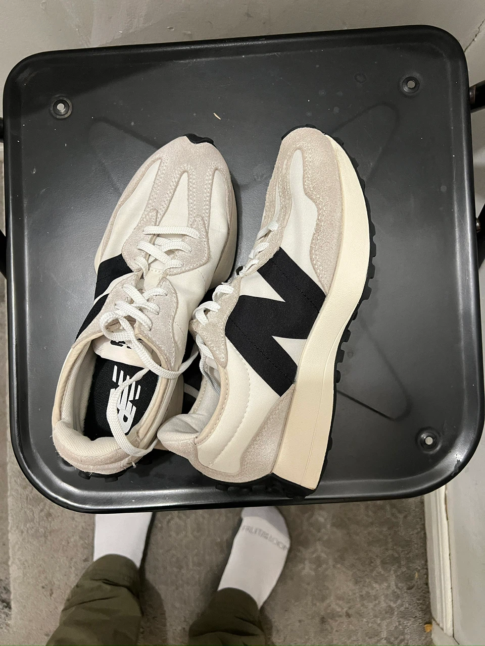 New Balance 327 Sneakers Off-White and Black. Woman 8 - photo 2