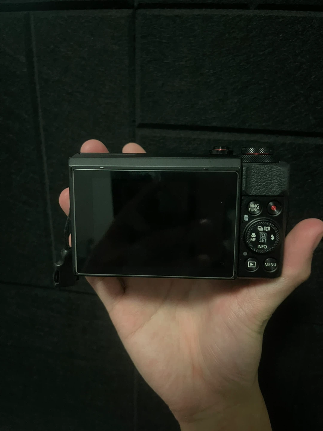 Canon PowerShot G7X Mark II - photo 2