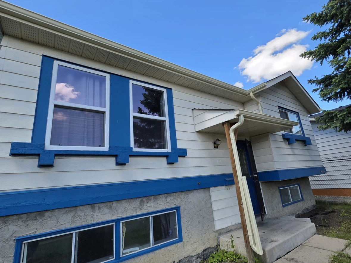 Spacious & Bright 3-Bedroom Main Floor Suite in Falconridge