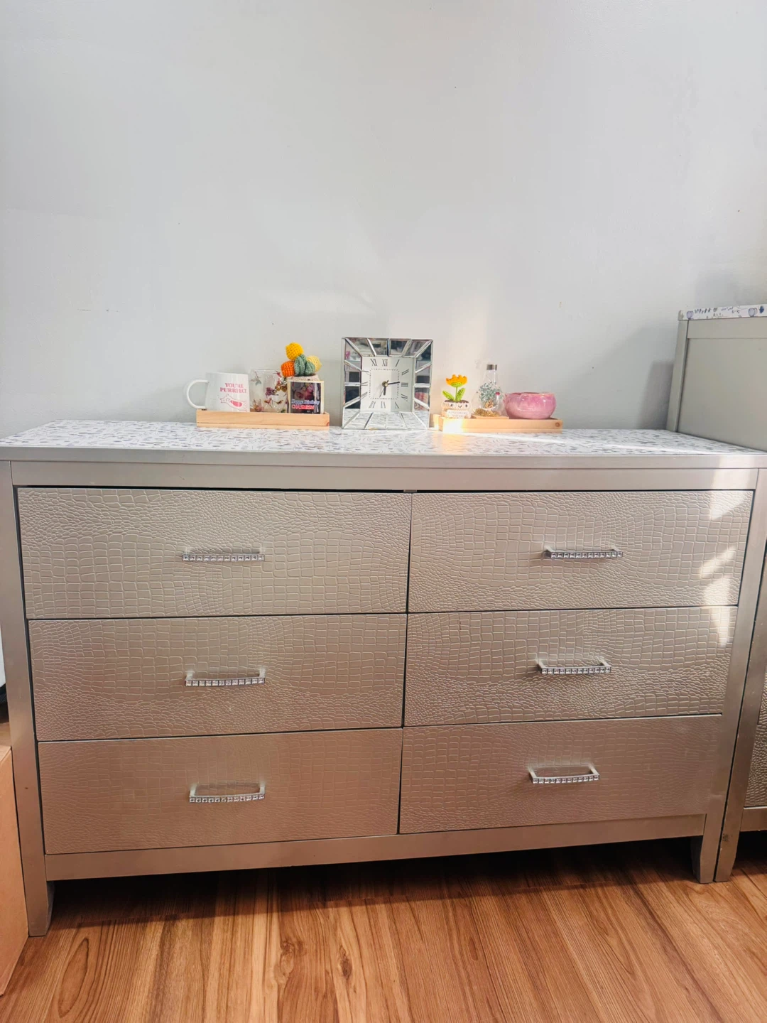 Ashley Olivet Silver 6-Drawer Dresser