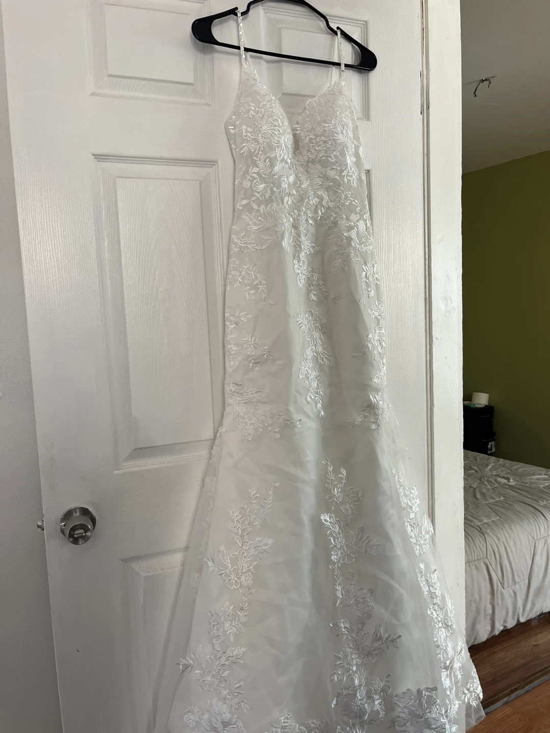 White Floral Lace Wedding Dress - photo 3