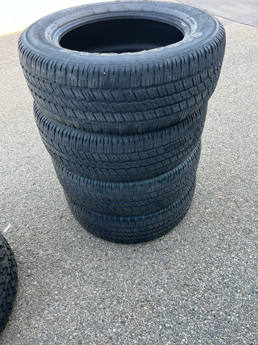 Goodyear Wrangler SR-A P275/60R20
