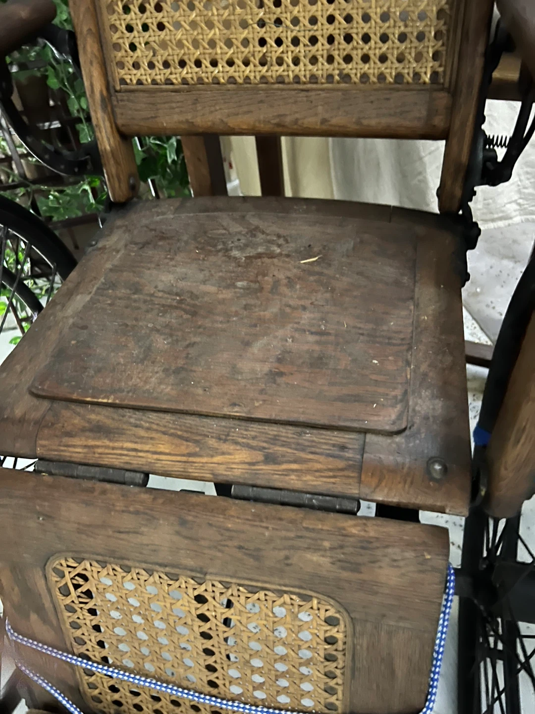 Vintage wooden wheelchair - photo 3