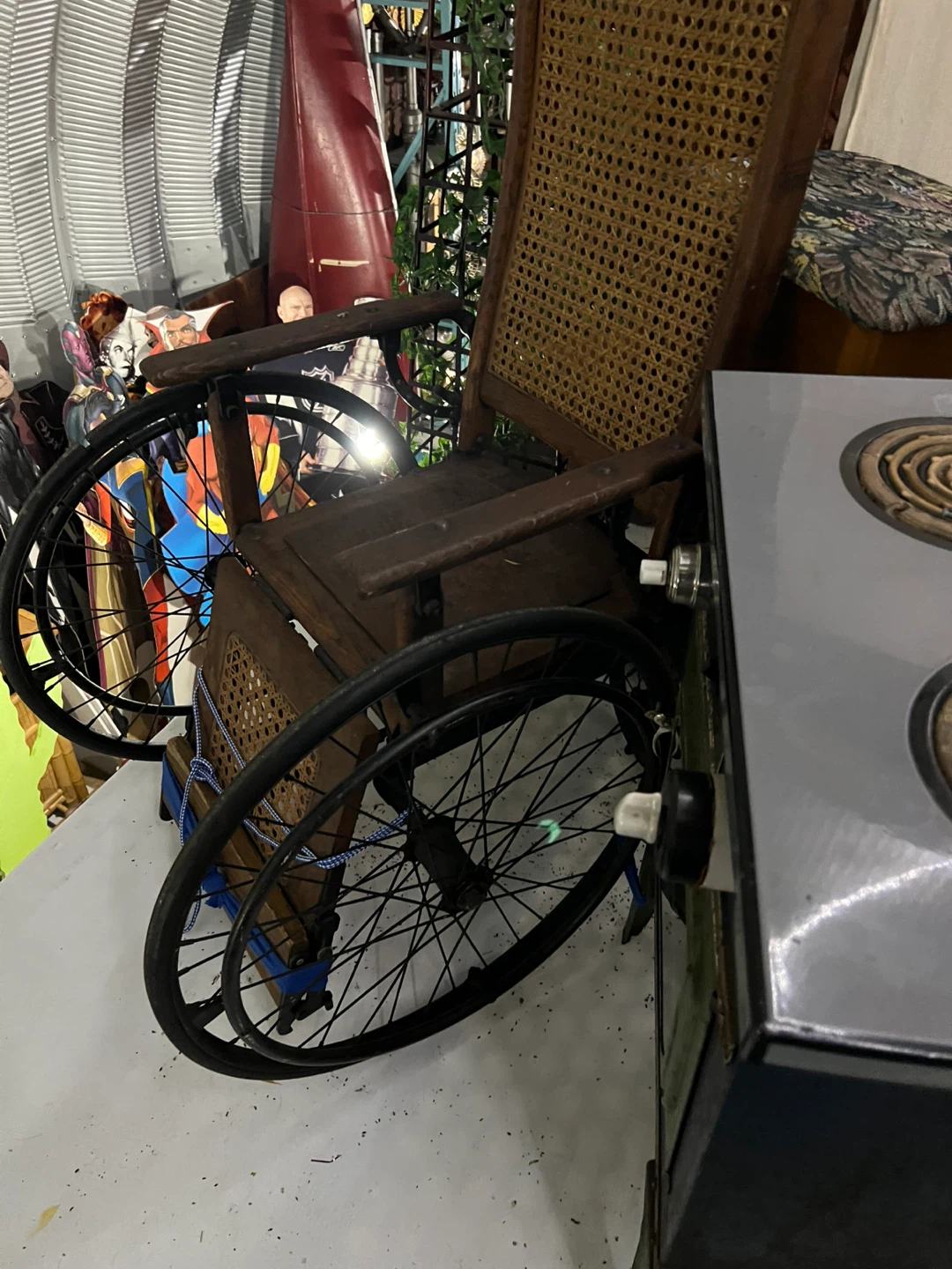 Vintage wooden wheelchair - photo 4