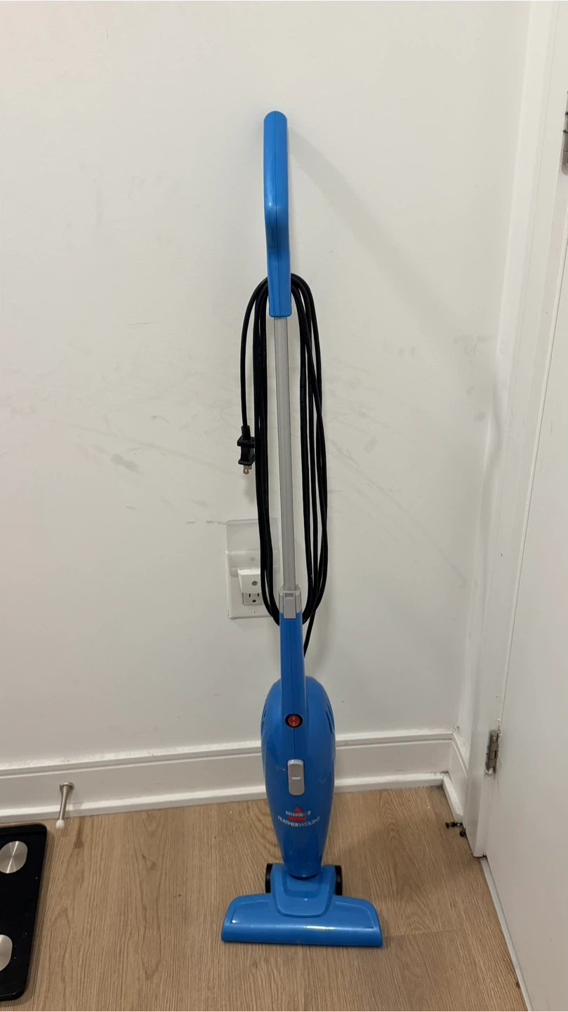 Bissell FeatherWeight Stick Vacuum 2033V