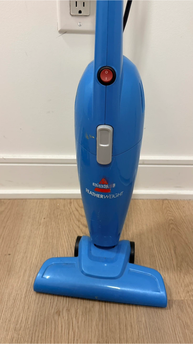 Bissell FeatherWeight Stick Vacuum 2033V - photo 2