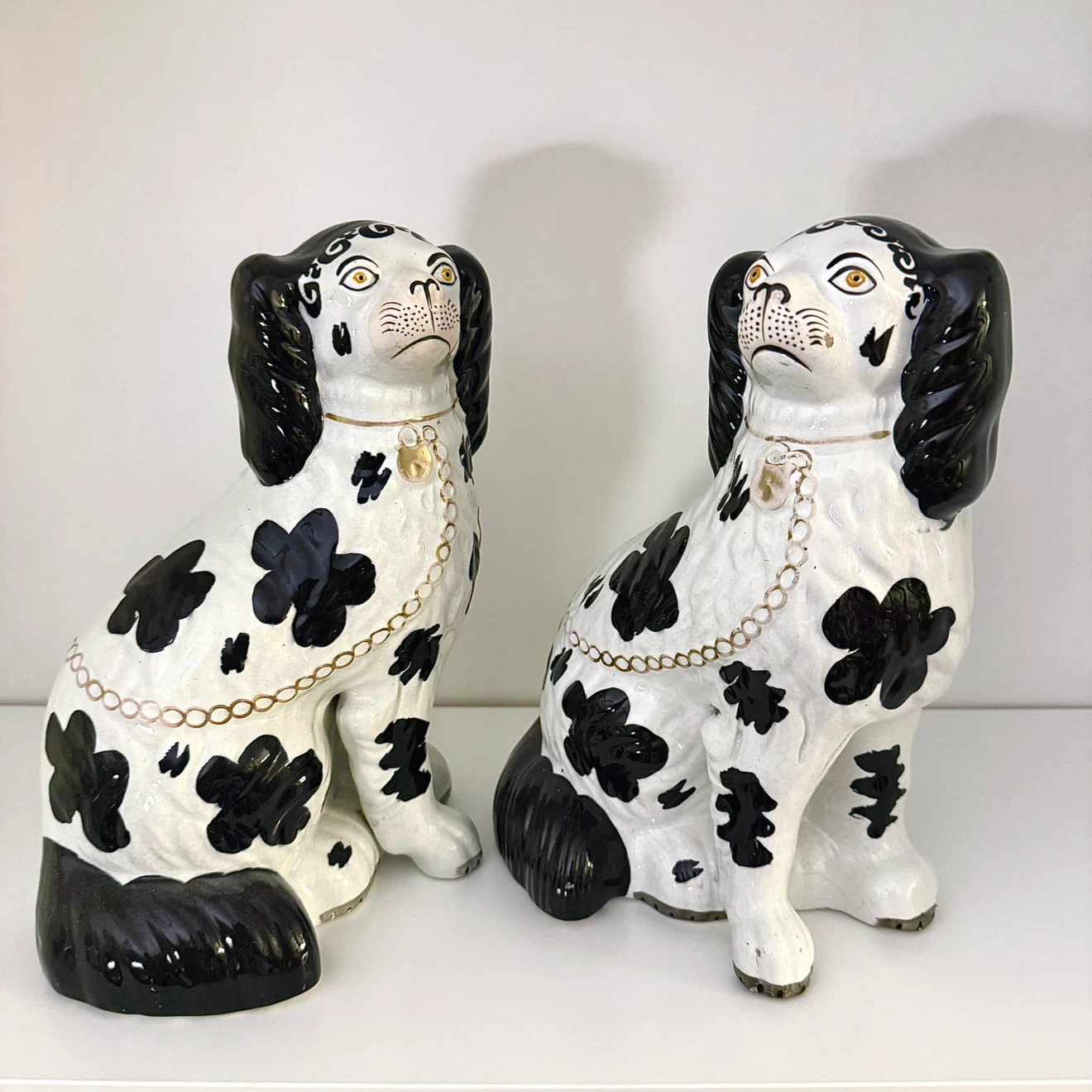 Antique Victorian large Staffordshire spaniel mantle figurines - photo 2
