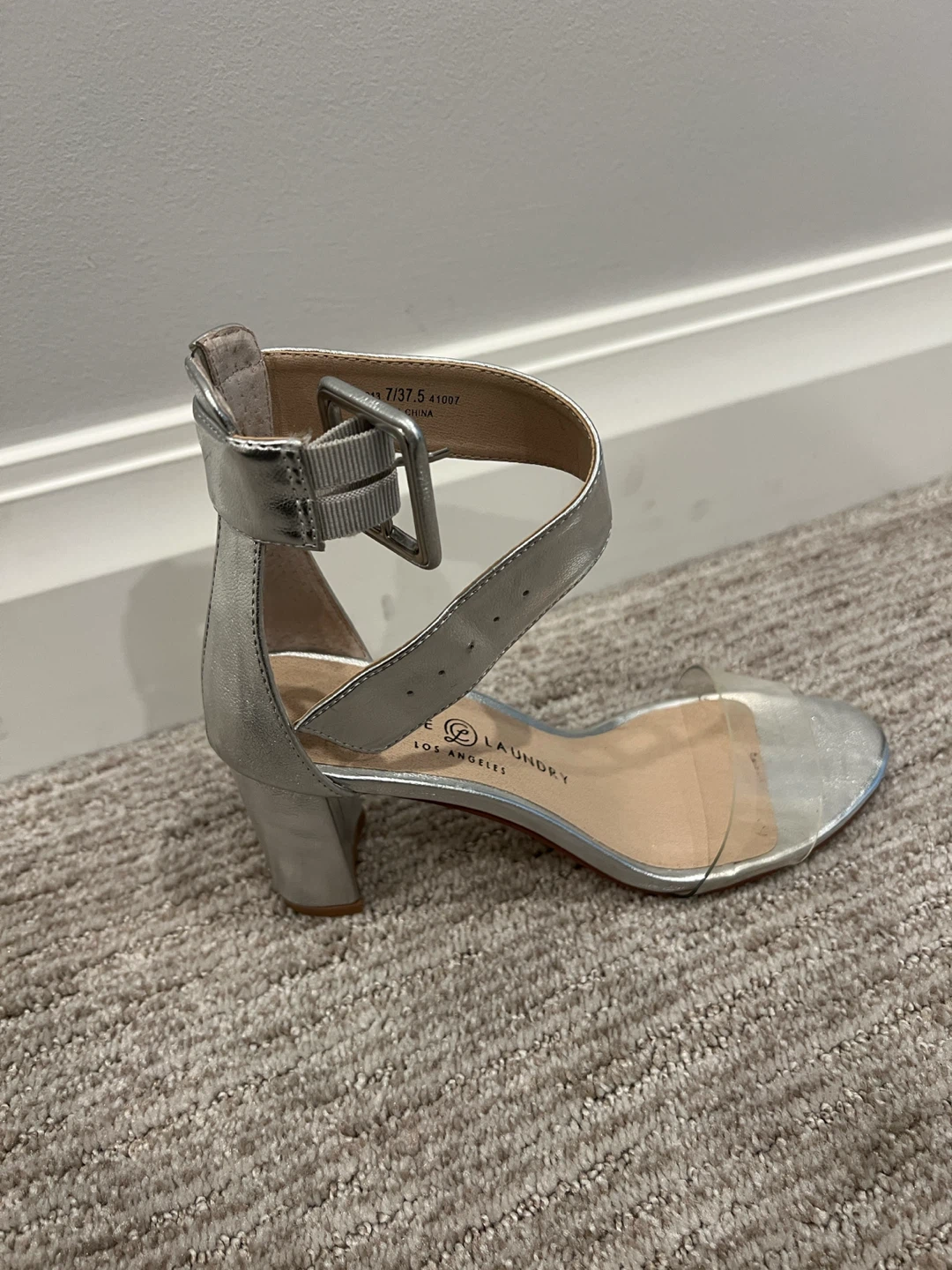Chinese Laundry Silver Block Heel Sandals Size 7 - photo 2