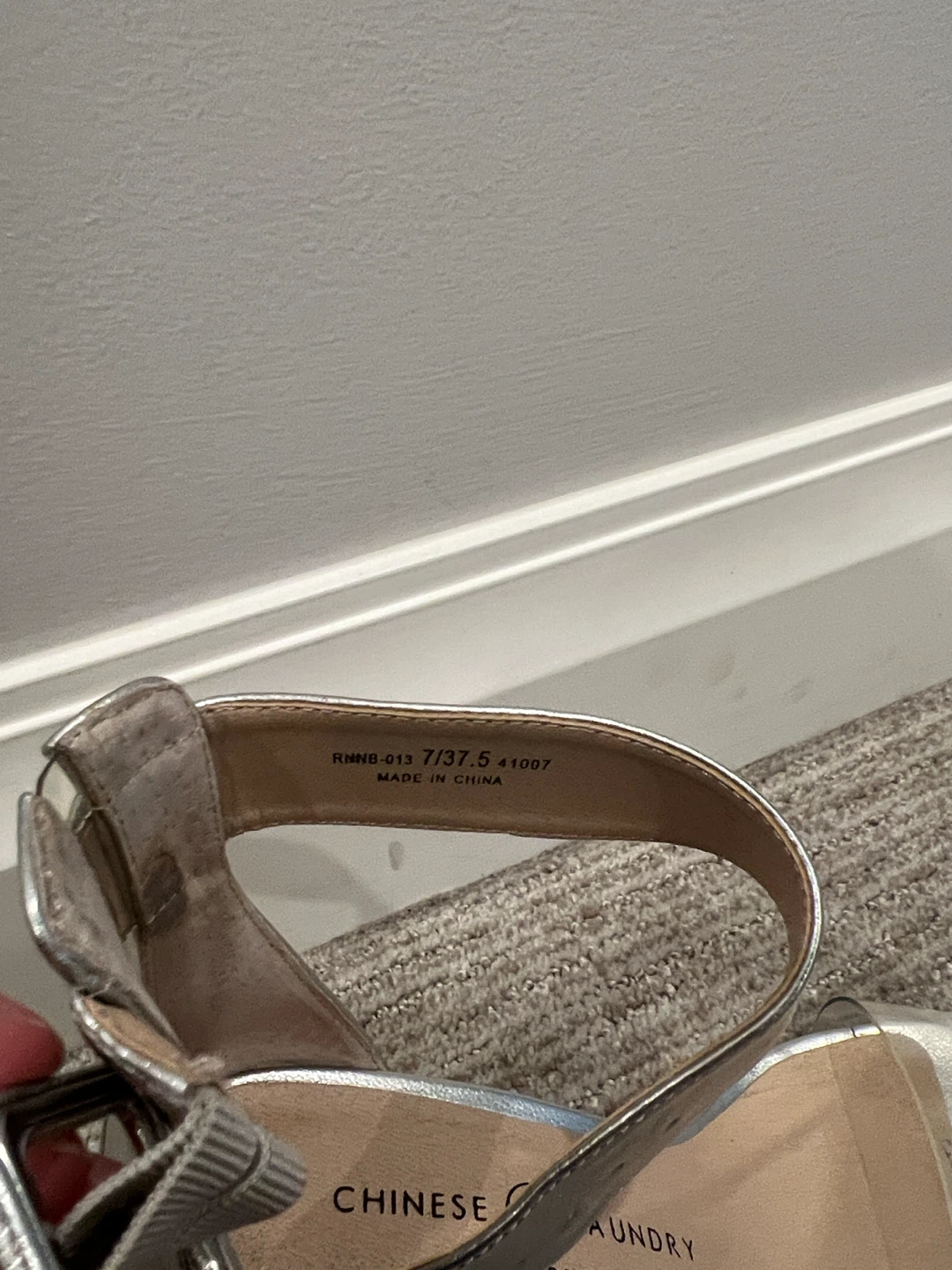 Chinese Laundry Silver Block Heel Sandals Size 7 - photo 3