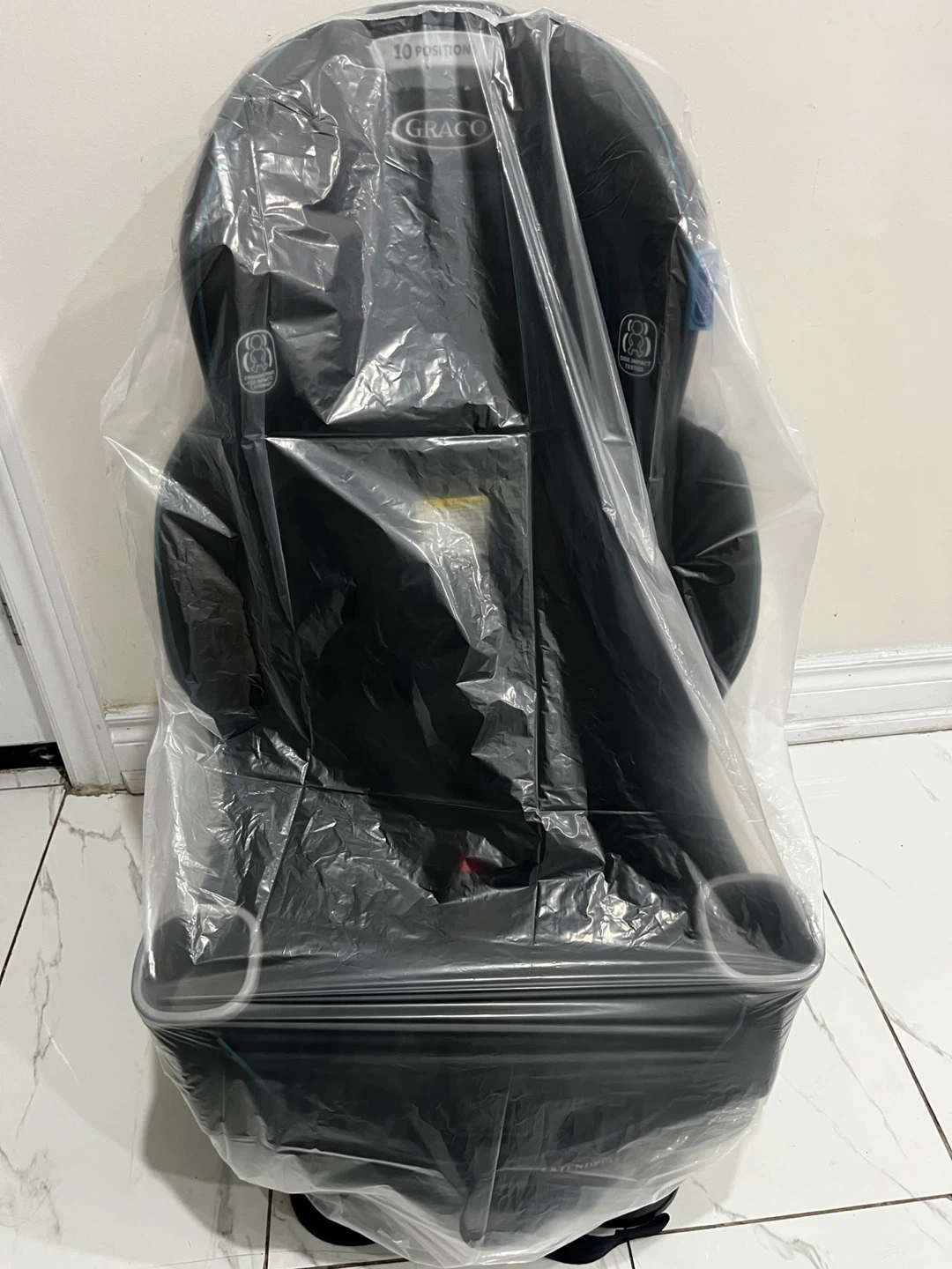 Barely used Graco Extend2Fit Car Seat