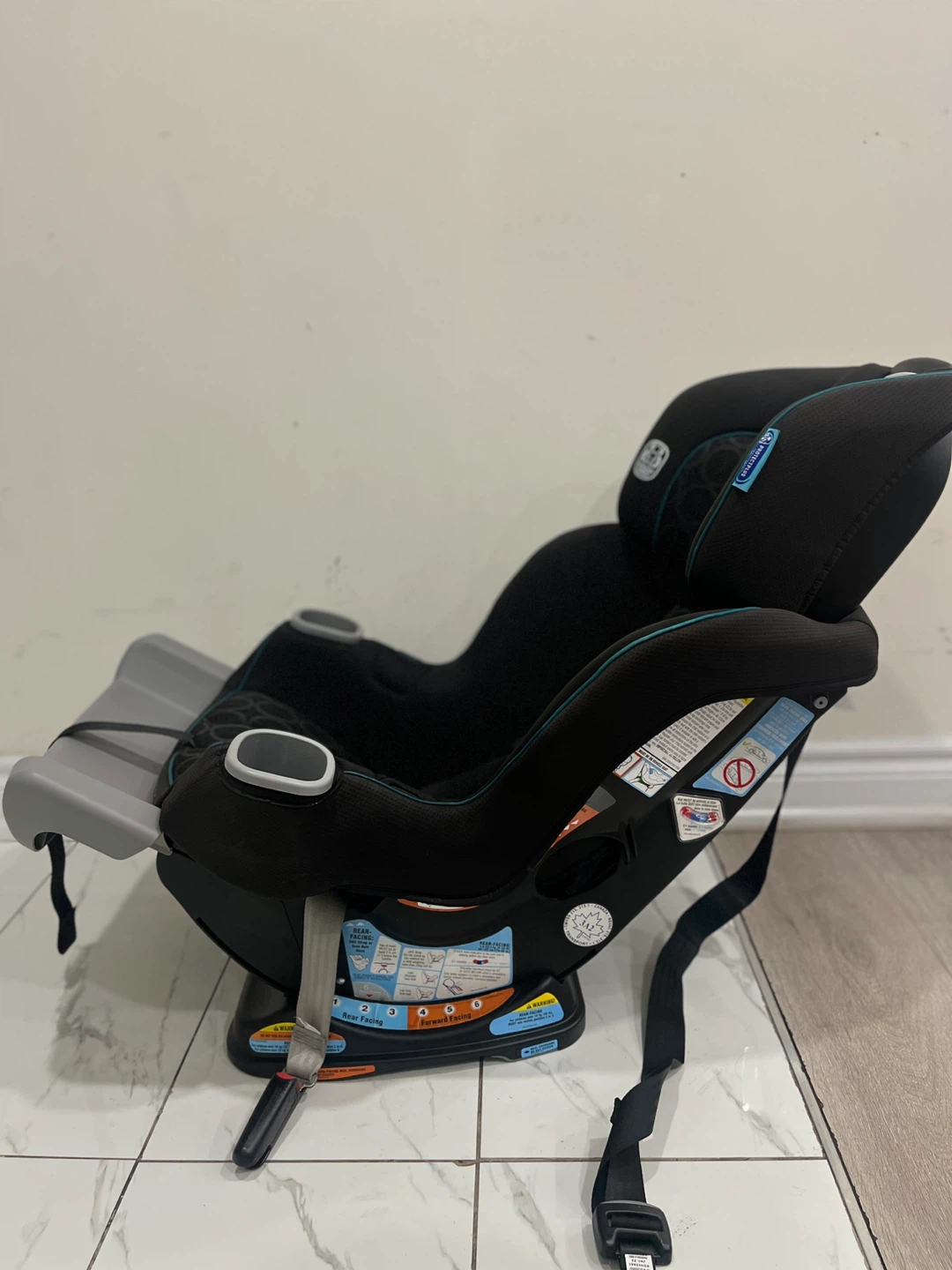 Barely used Graco Extend2Fit Car Seat - photo 4