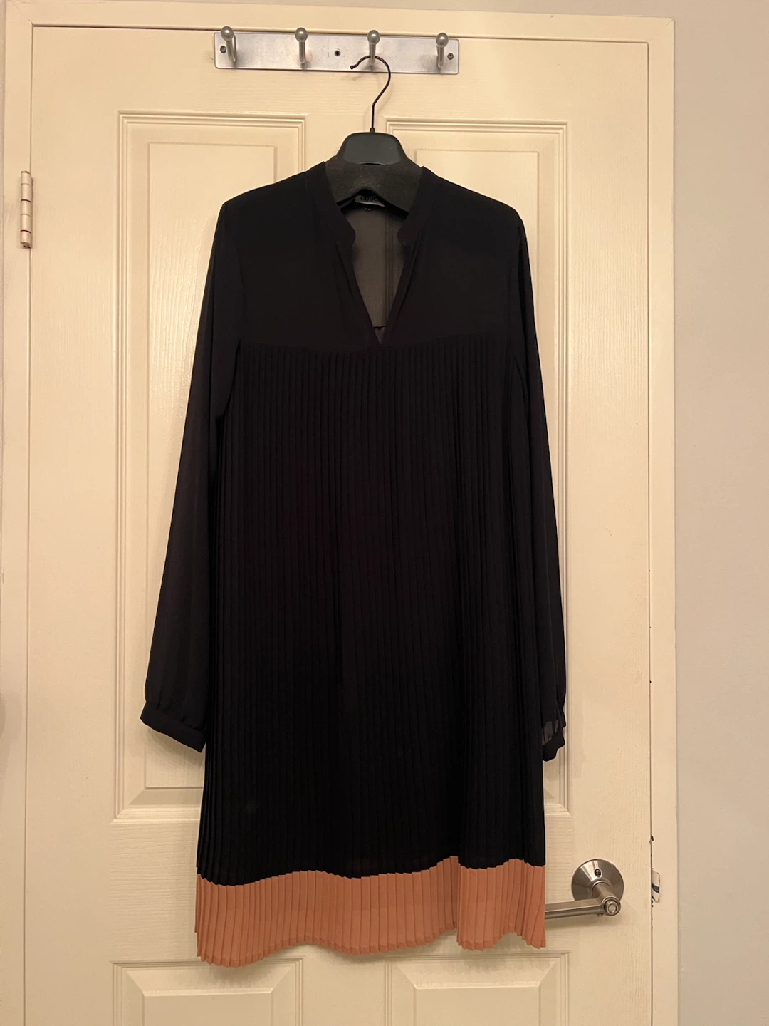 Liu Jo- Black Pleated Dress with Peach Hem - photo 2