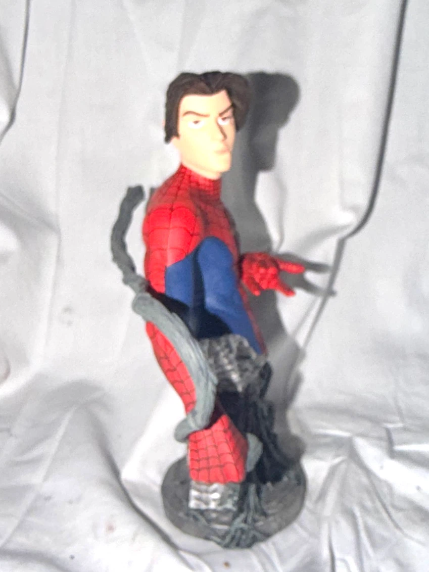 Ultimate Spider-Man Diamond Select Bust tower record ex - photo 3