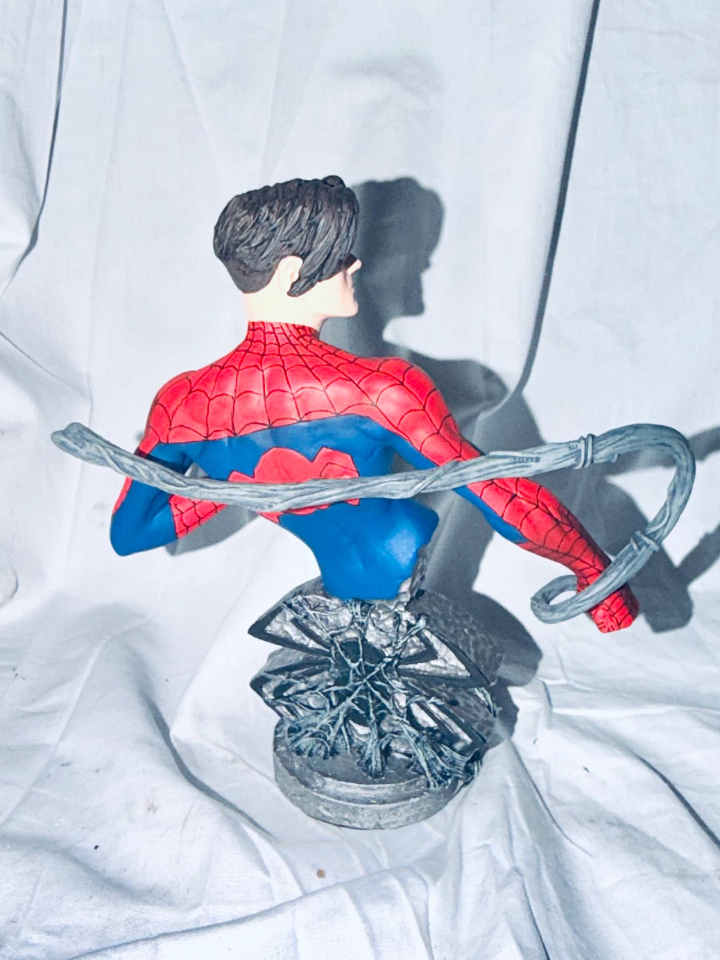 Ultimate Spider-Man Diamond Select Bust tower record ex - photo 4
