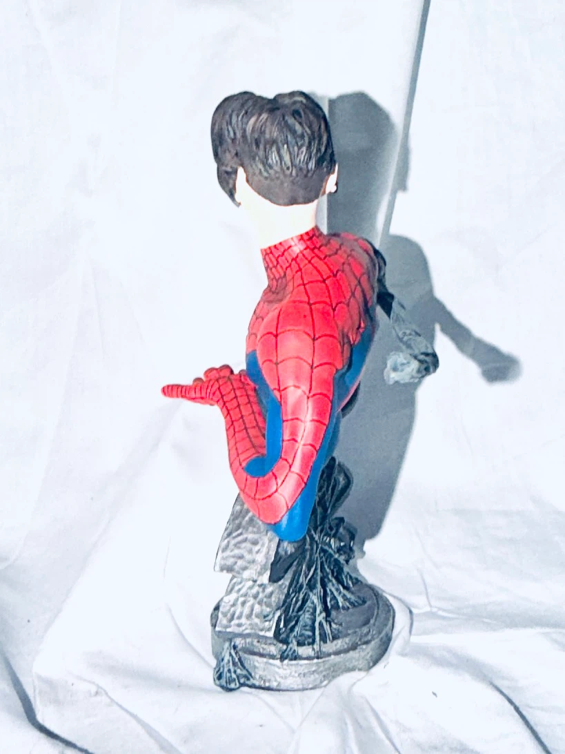 Ultimate Spider-Man Diamond Select Bust tower record ex - photo 5