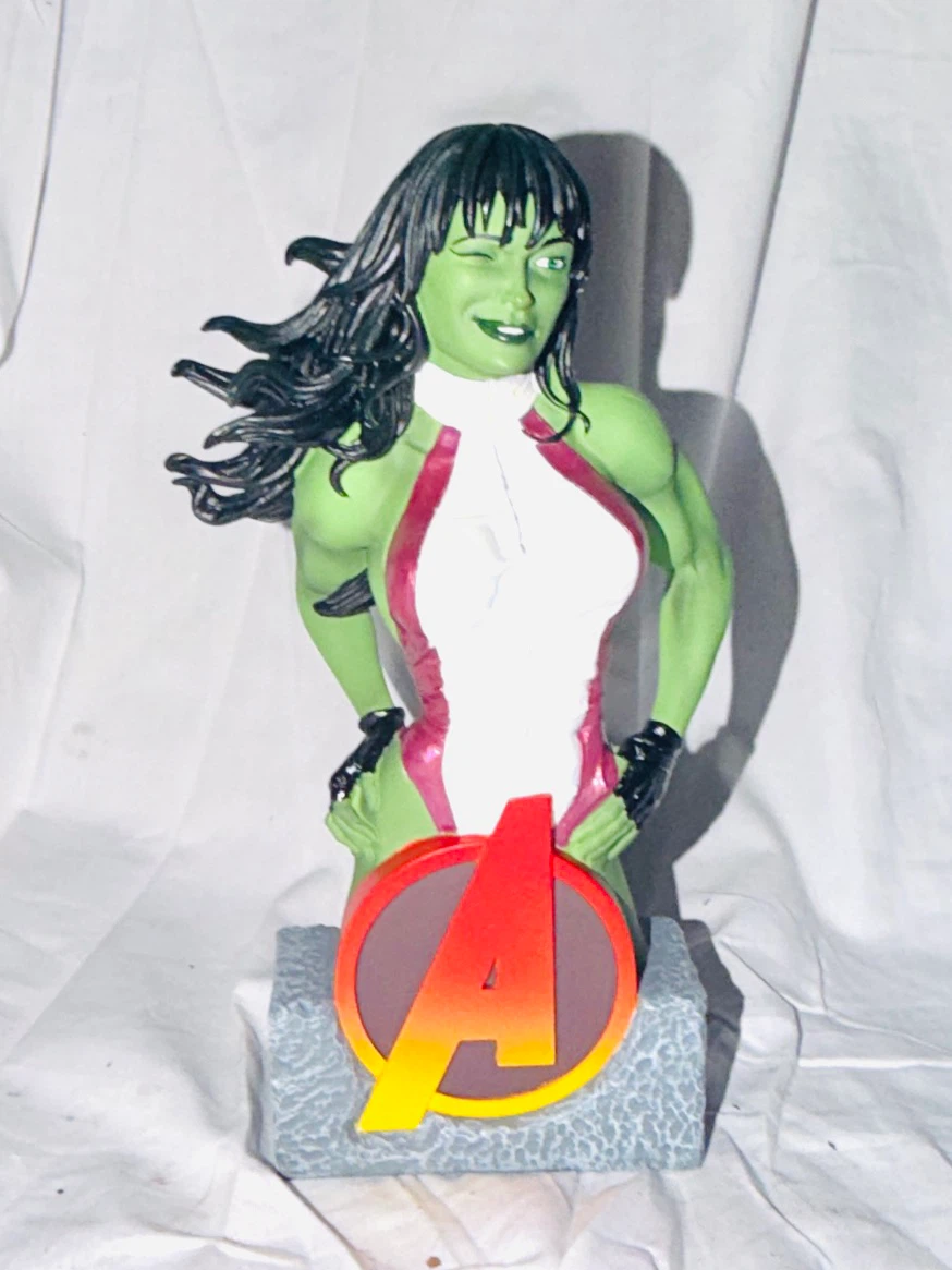 Marvel Universe She-Hulk Diamond Select Toys Bust - photo 2