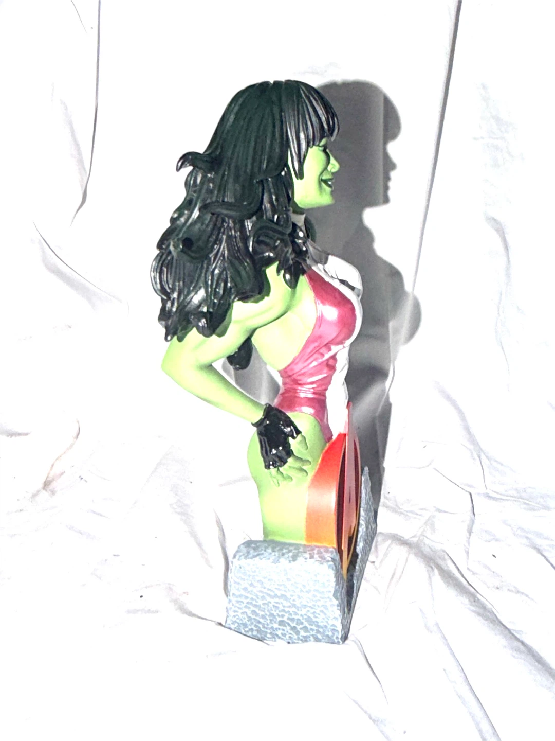 Marvel Universe She-Hulk Diamond Select Toys Bust - photo 3