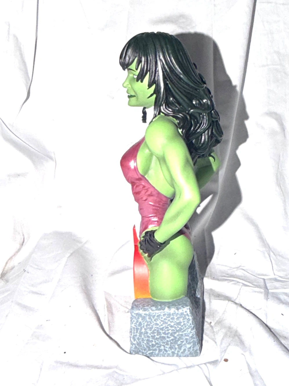 Marvel Universe She-Hulk Diamond Select Toys Bust - photo 5