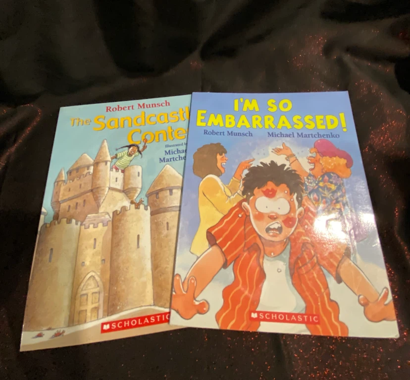 Set of 7 Robert Munsch Children's Books - photo 4