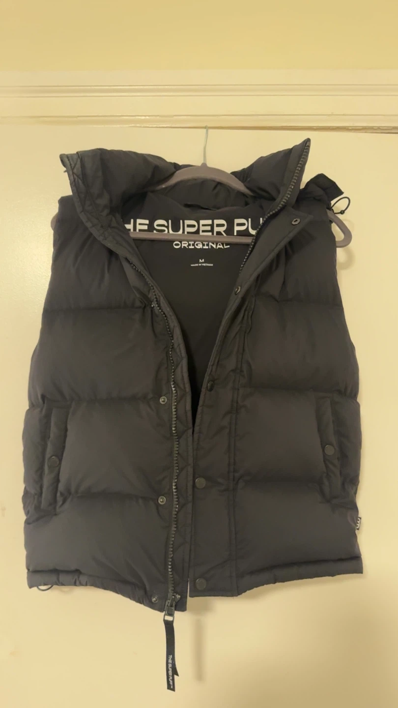 Black Aritzia SuperPuff LoHip Vest