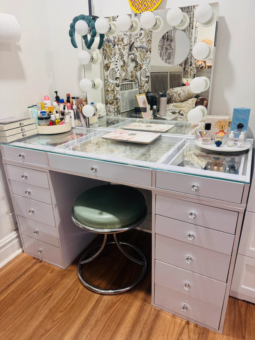 Impressions Vanity Makeup Desk with Lighted Mirror - photo 2