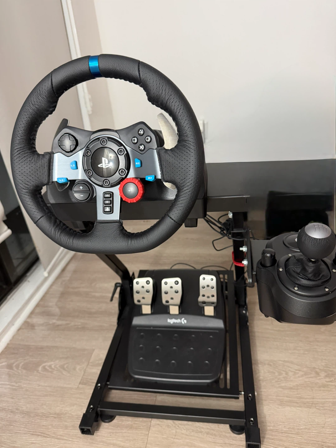 Logitech G29 Driving Force Racing Wheel and Pedals