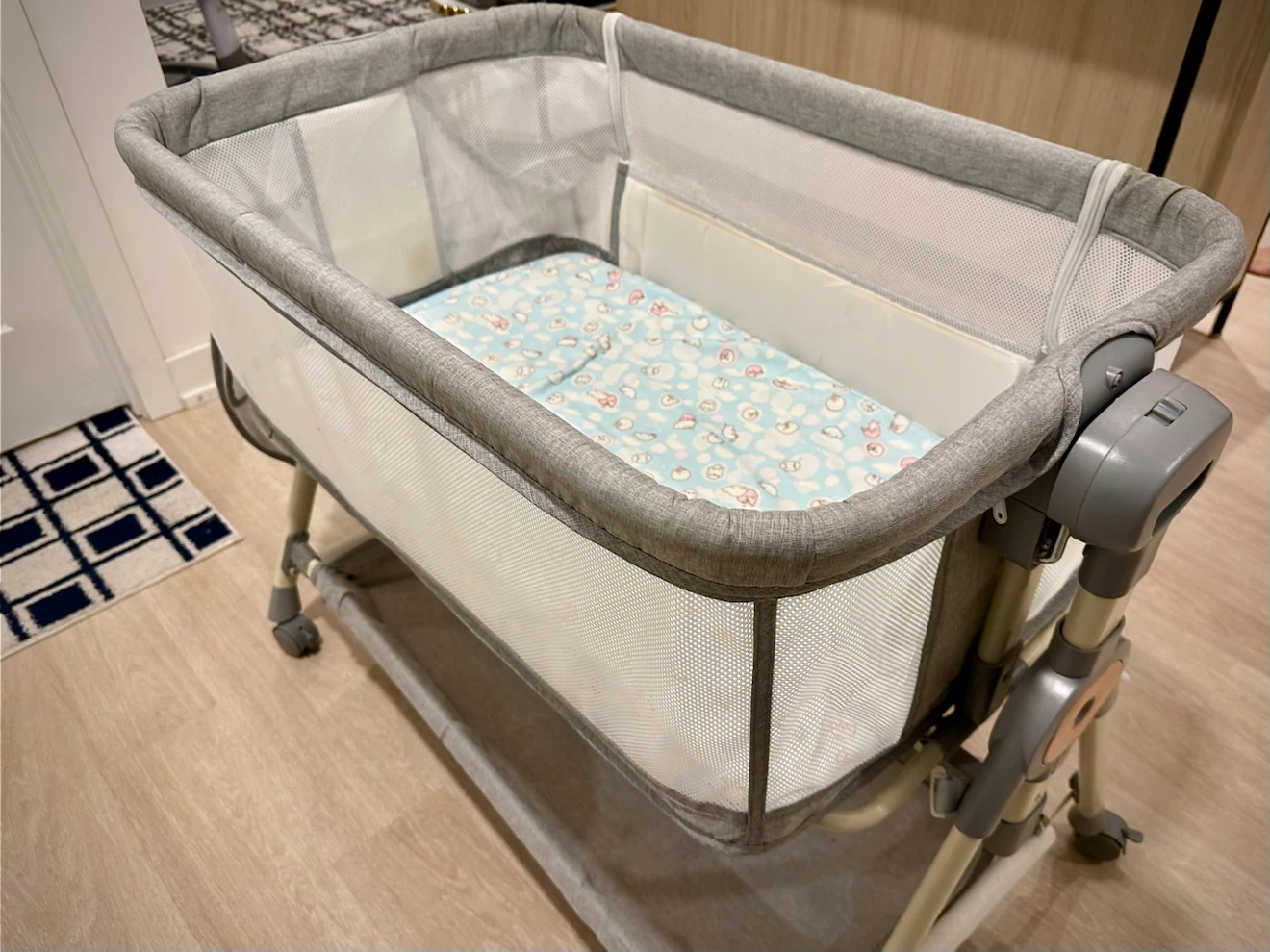 Baby Bedside Bassinet in Grey