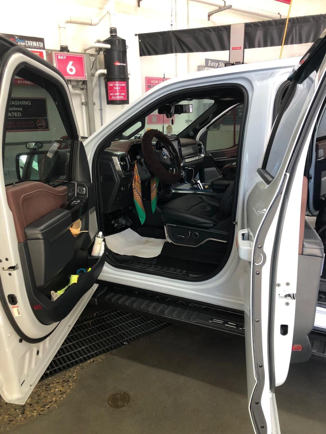 White Ford F-150 FX4 Truck - photo 5