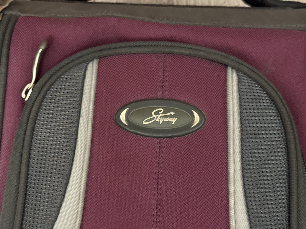 Skyway Suitcase (Half Broken Handle) - photo 2