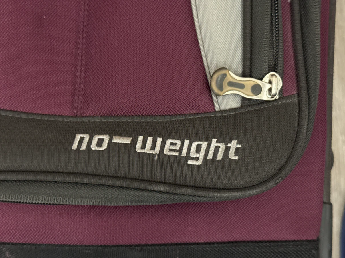 Skyway Suitcase (Half Broken Handle) - photo 3