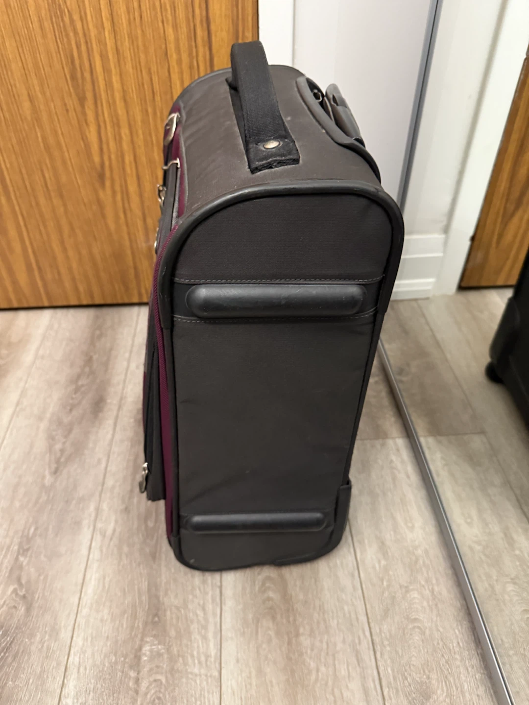 Skyway Suitcase (Half Broken Handle) - photo 4