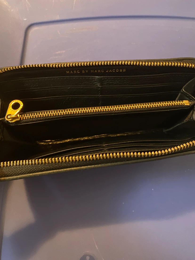 Marc by Marc Jacobs Black Leather Zip Wallet - photo 3