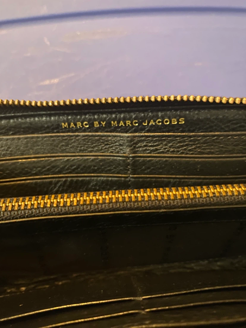 Marc by Marc Jacobs Black Leather Zip Wallet - photo 4