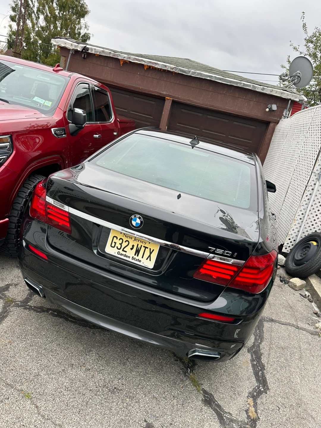 BMW 750i Sedan - photo 2