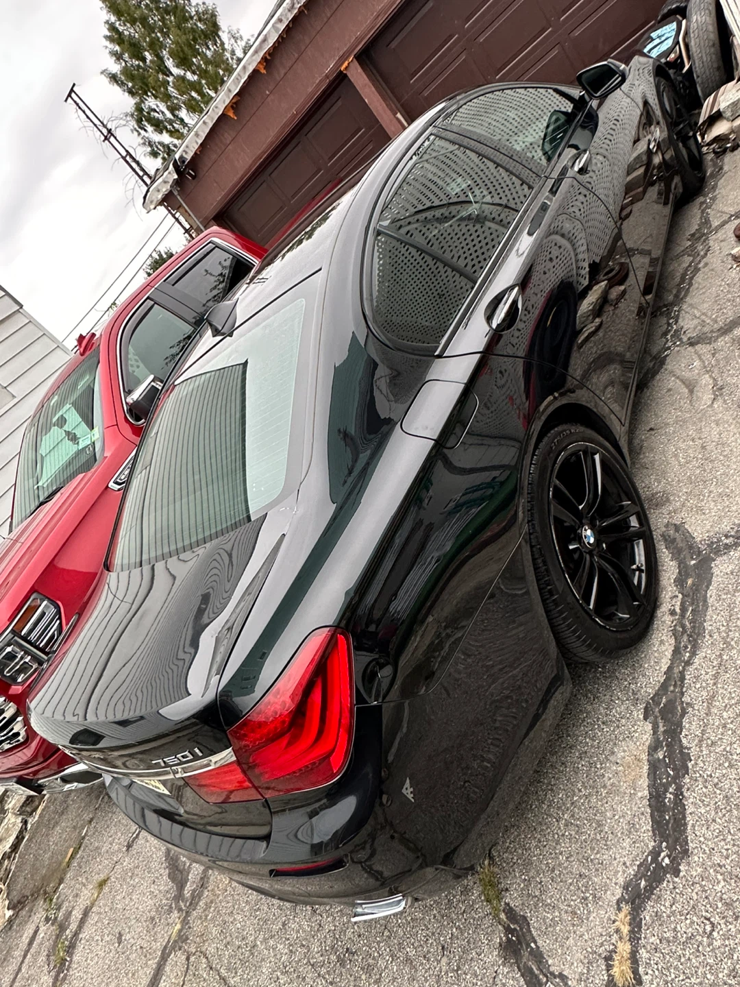 BMW 750i Sedan - photo 3