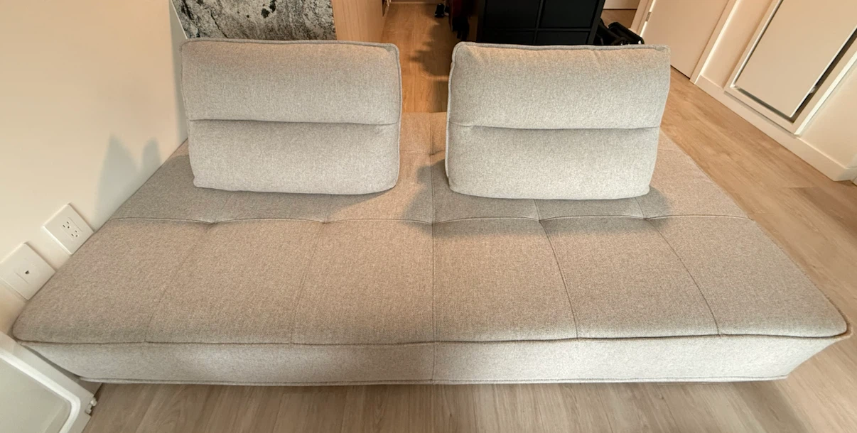 Chameleon sofa from Structube
