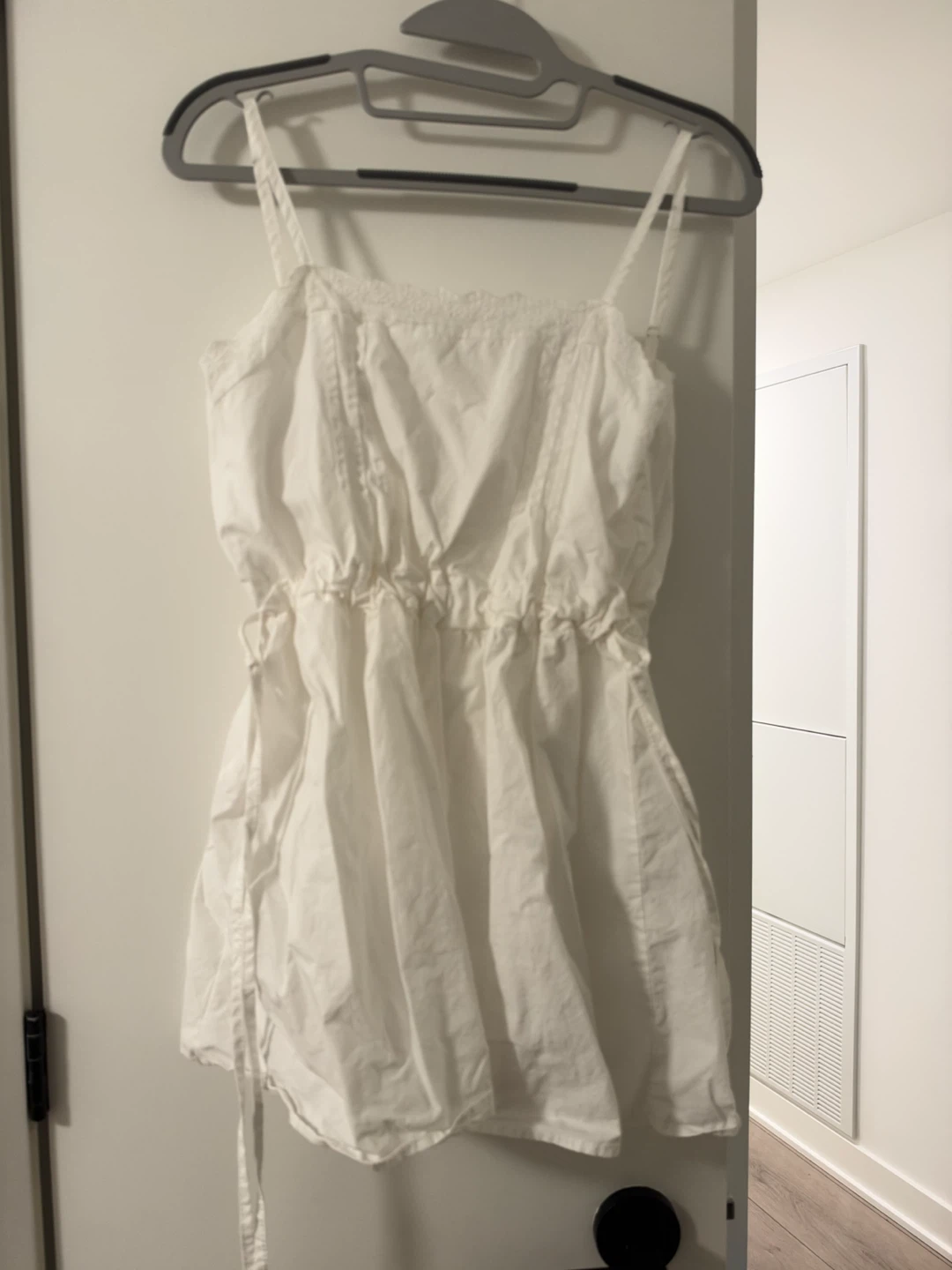 White Sleeveless - photo 2