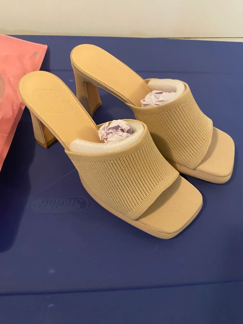 NEW CUCCOO Nude Knit Heeled Mules NEW – Size 8 - photo 2