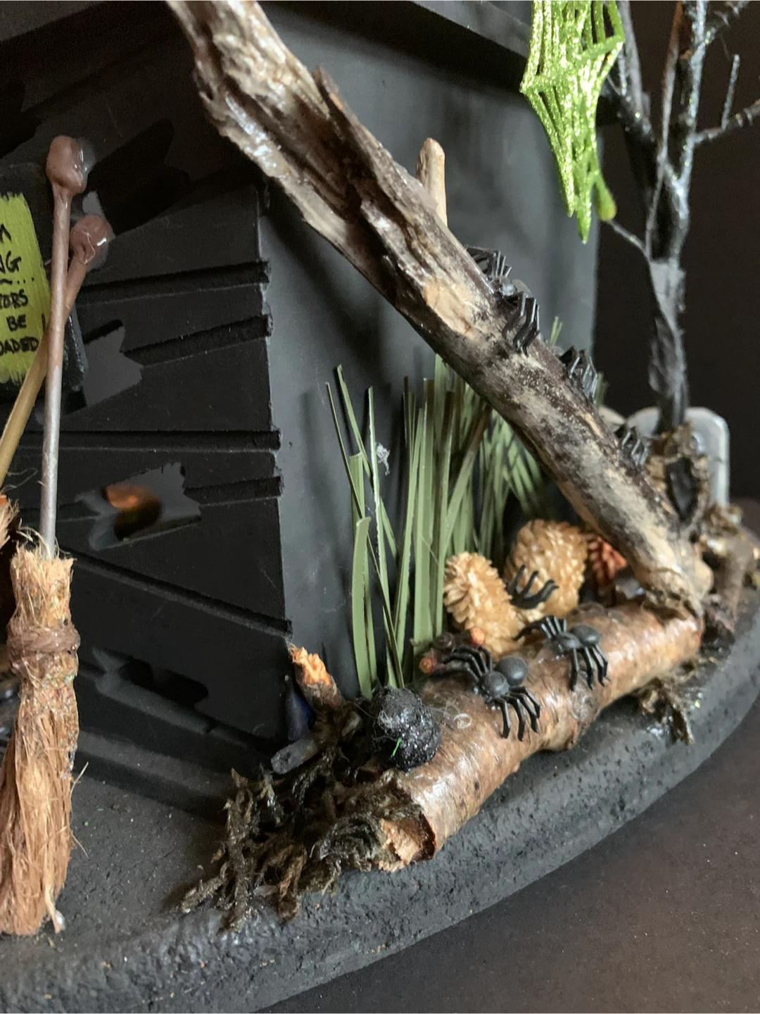 Skull & Spider Tavern Halloween Decor - photo 4