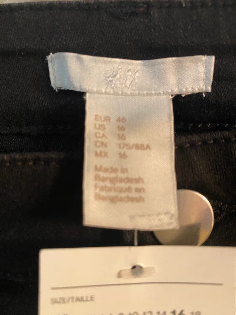 NEW H&M BLACK JEANS – SIZE 16 – WITH TAGS - photo 2