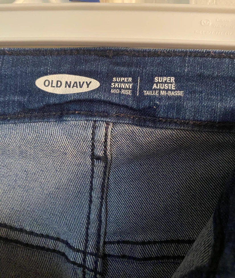OLD NAVY SUPER SKINNY MID-RISE JEANS – SIZE 18 TALL - photo 2